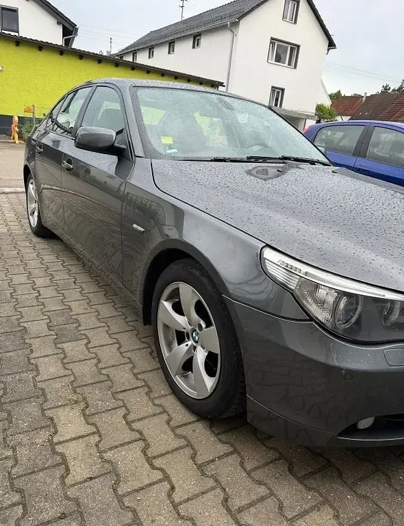 Gebraucht BMW 525 177 PS (130 kW) 2007 Grau Limousine