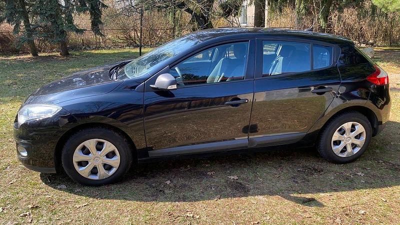 Second-hand Renault Mégane 101 CP (74 kW) 2012 Negru Berlinǎ