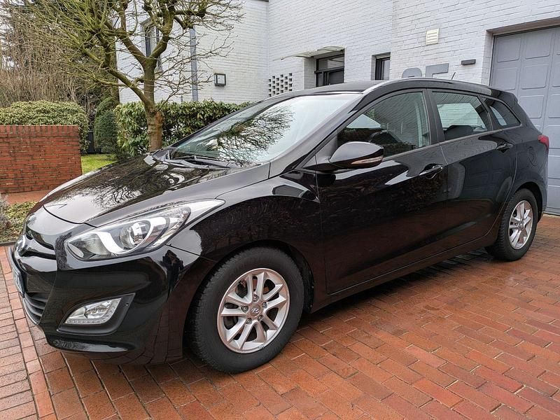 Gebraucht Hyundai i30 Trend 110 PS (80 kW) 2013 Schwarz Kombi