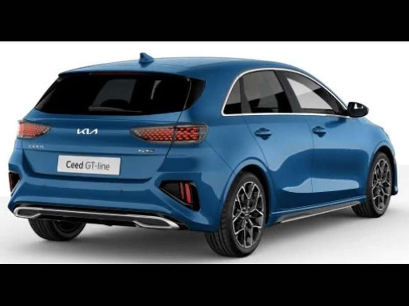 Neu Kia Ceed GT-Line 140 PS (102 kW) 2025 (b3l) blue flame met. Kleinwagen