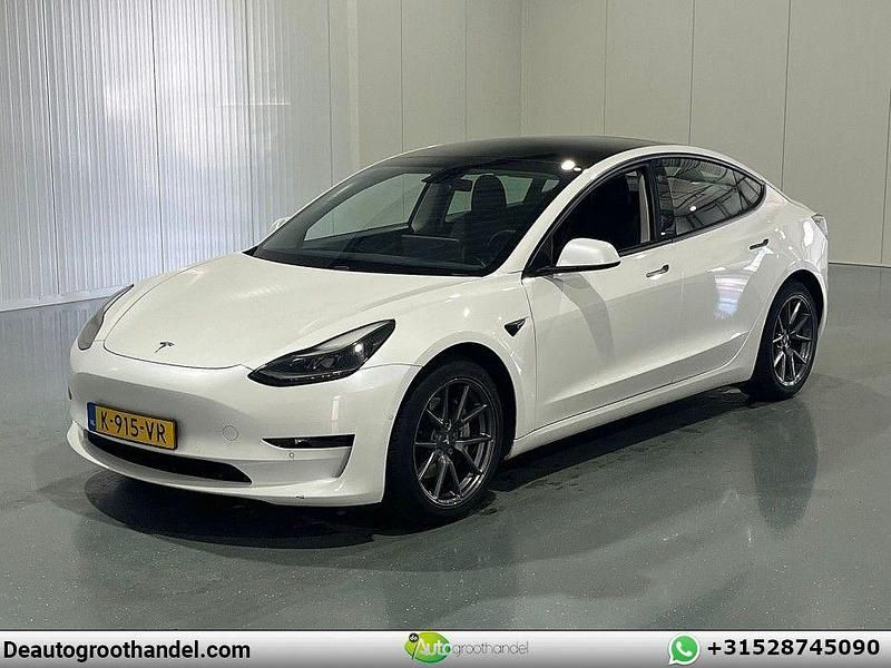 Gebraucht Tesla Model 3 Standard Range 175 kW (238 PS) 2021 Weiß Limousine