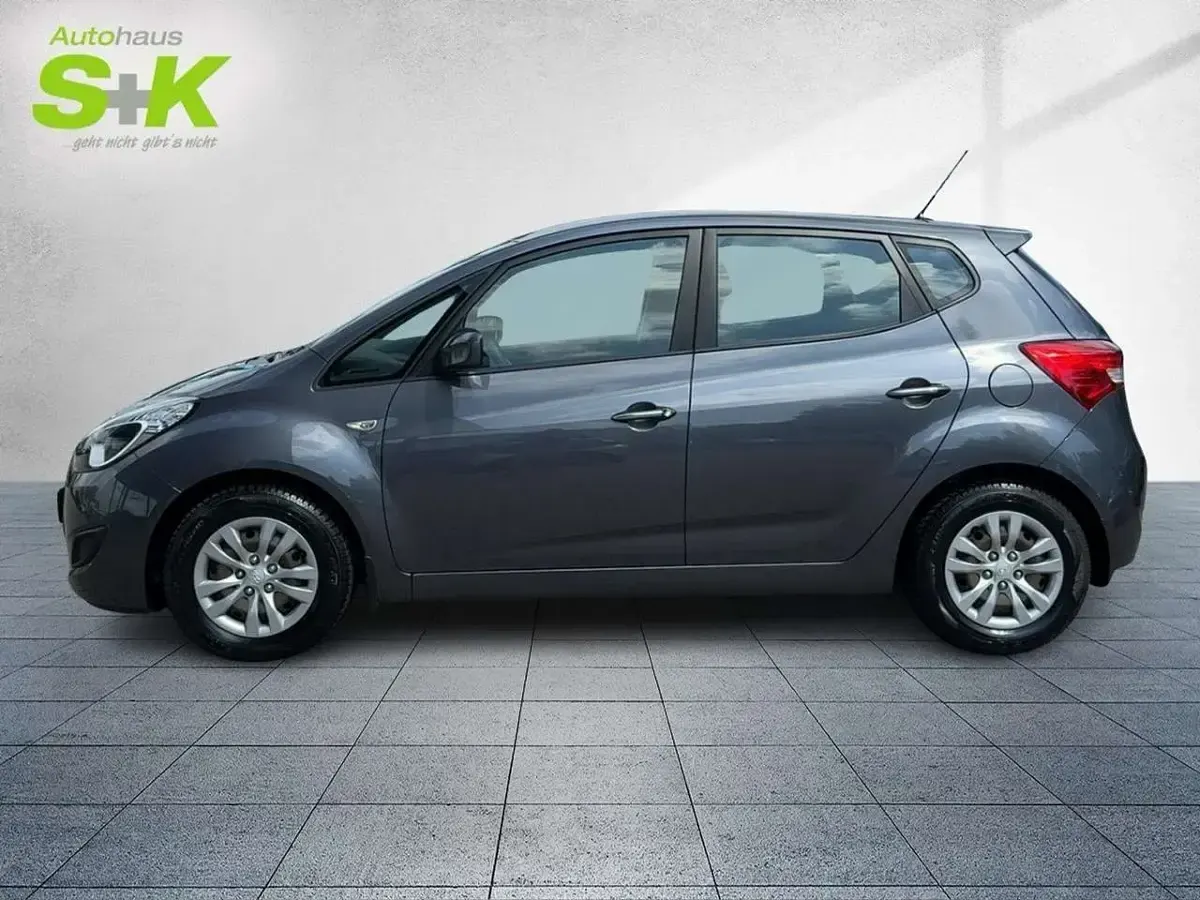 Gebraucht Hyundai i20 Trend 125 PS (91 kW) 2018 Grau Van / Kleinbus