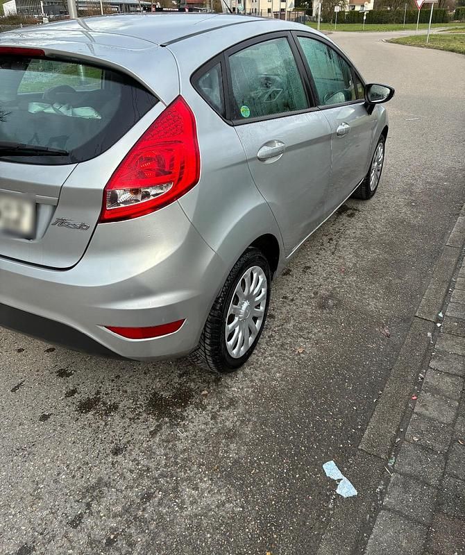 Gebraucht Ford Fiesta 60 PS (44 kW) 2009 Silber Kleinwagen