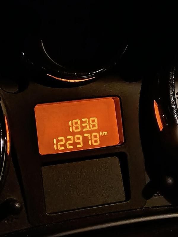 Gebraucht Peugeot 207 Urban Move 75 PS (55 kW) 2011 Schwarz Kleinwagen