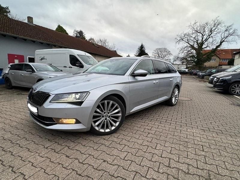 Gebraucht Skoda Superb LAURIN & KLEMENT 190 PS (139 kW) 2019 Silber Kombi
