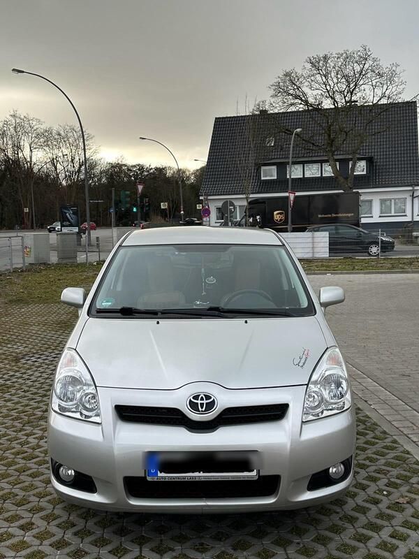 Silber Gebraucht 2008 Toyota Corolla Verso Van / Kleinbus | 6.000 € (Fairer Preis) - Bild 1/4