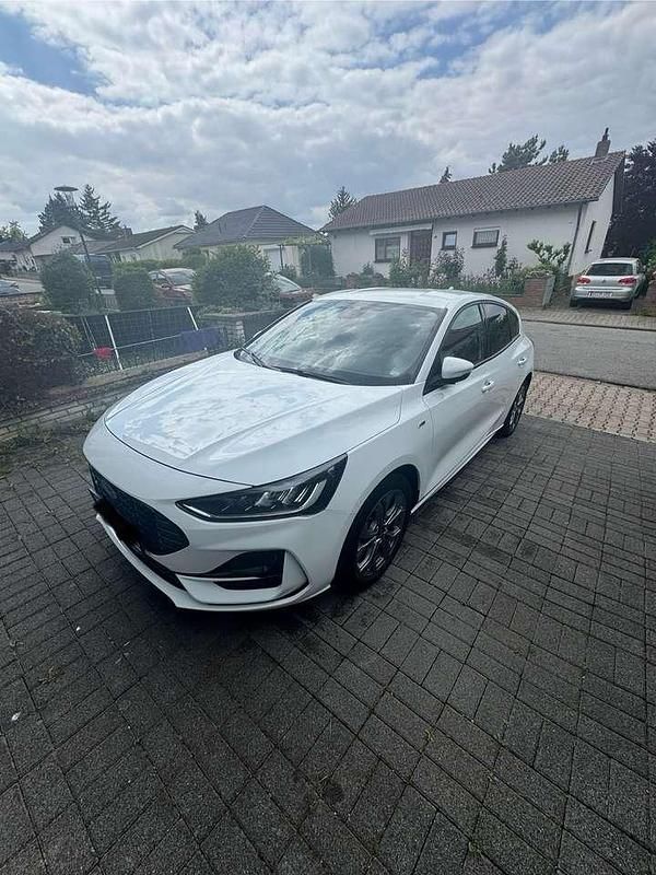 Gebraucht Ford Focus ST-Line 125 PS (91 kW) 2022 Weiß Kleinwagen