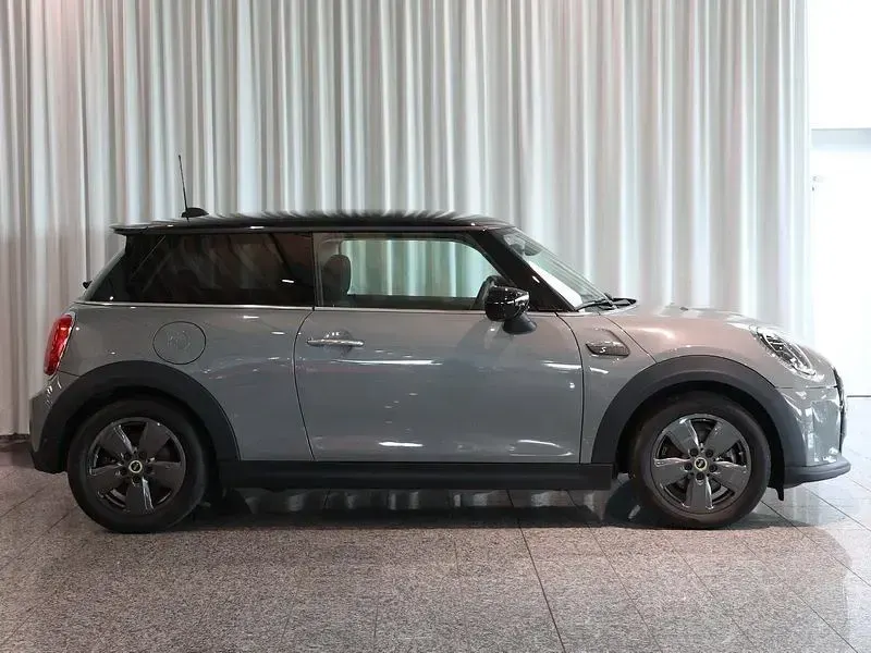 Gebraucht Mini Cooper SE Hatch 135 kW (184 PS) 2022 Moonwalk grey Kleinwagen