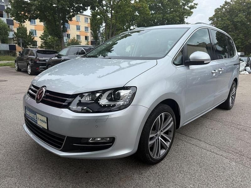 Reflexsilber Gebraucht 2022 VW Sharan Highline Van / Kleinbus | 27.900 € (Fairer Preis) - Bild 1/4