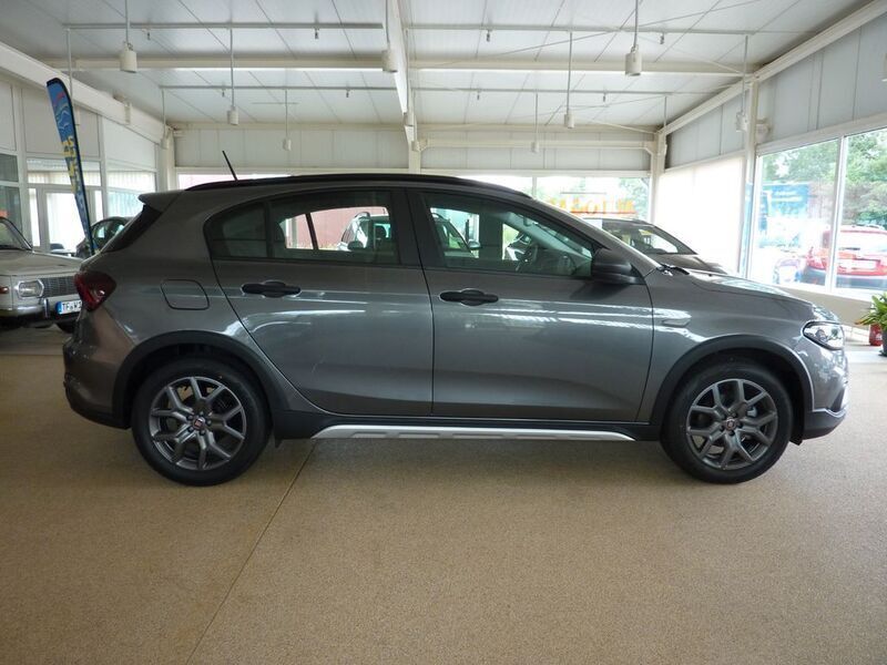 Gebraucht Fiat Tipo Cross 99 PS (72 kW) 2021 Grau Limousine