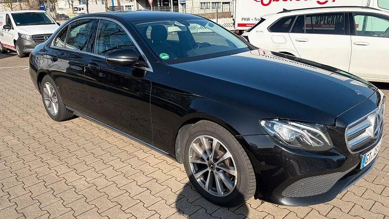 Gebraucht Mercedes E220 Avantgarde 194 PS (142 kW) 2018 Schwarz Limousine