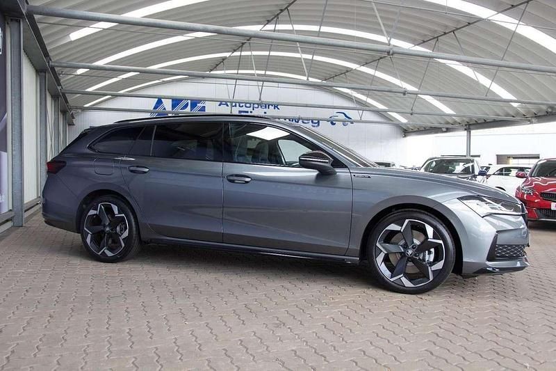 Gebraucht Skoda Superb SportLine 204 PS (150 kW) 2025 Grau Kombi