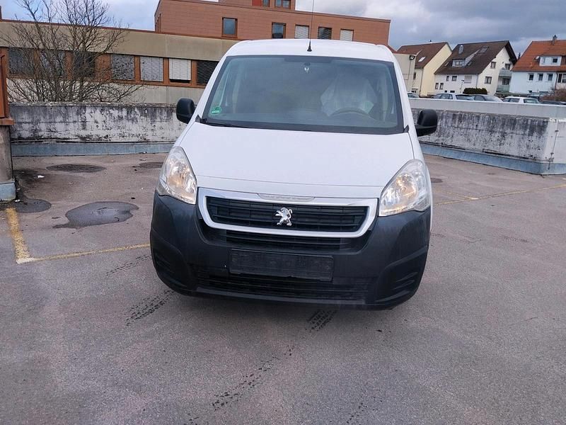 Gebraucht Peugeot Partner Avantage 75 PS (55 kW) 2017 Weiß Van / Kleinbus