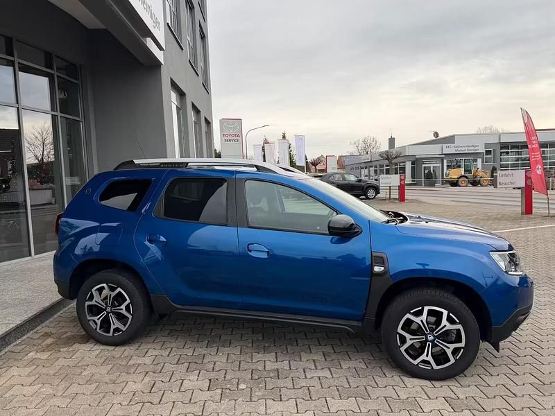 Gebraucht Dacia Duster Celebration 150 PS (110 kW) 2020 Blau metallic SUV