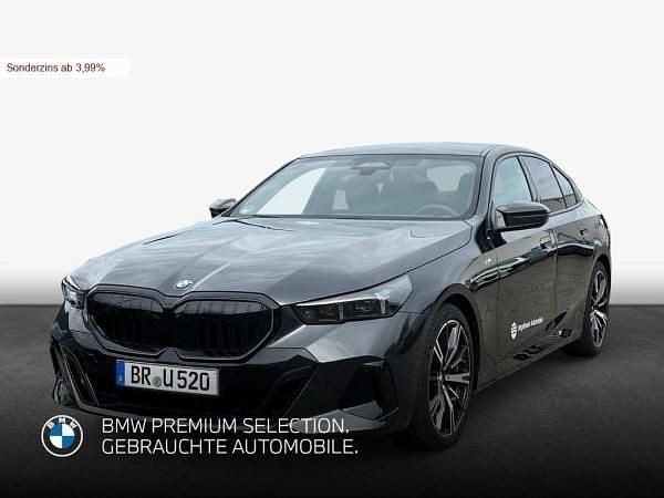 Grau (sophistograu brillanteffekt metalli) Gebraucht 2025 BMW 520 Comfort Edition Limousine | 59.590 € (Fairer Preis) - Bild 1/4