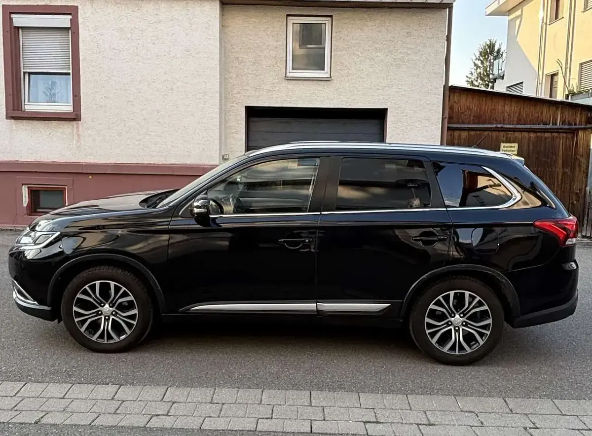 Gebraucht Mitsubishi Outlander Instyle 150 PS (110 kW) 2015 Schwarz SUV