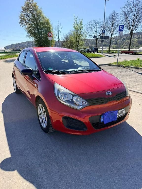 Gebraucht Kia Rio Attract 86 PS (63 kW) 2012 Rot Limousine