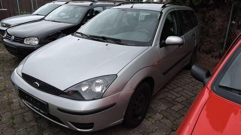 Silber Gebraucht 2002 Ford Focus Kombi | 200 € (Superpreis) - Bild 1/4