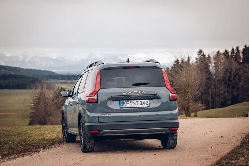 Gebraucht Dacia Jogger Extreme 110 PS (80 kW) 2023 Grau Van / Kleinbus