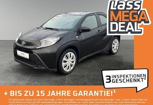 Mysticschwarz mica metallic Gebraucht 2022 Toyota Aygo X X-play SUV | 13.980 € (Teuer) - Bild 1/4