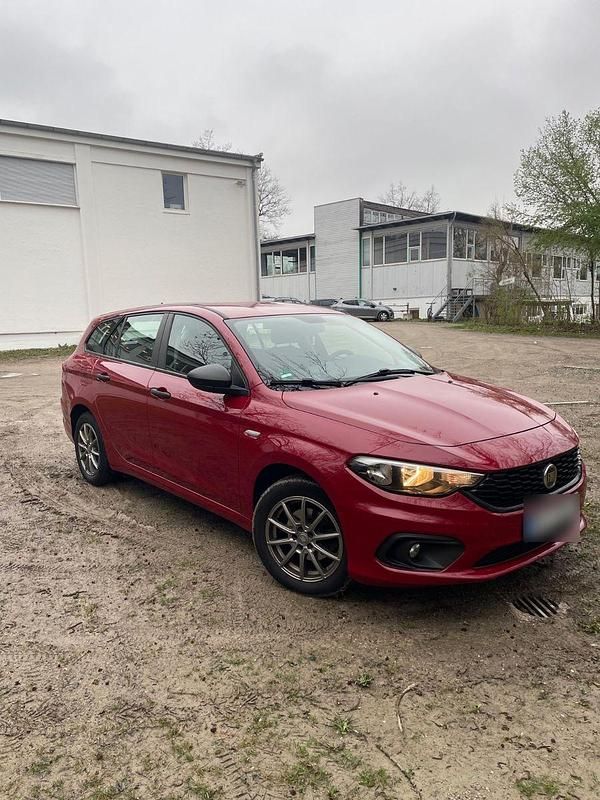 Gebraucht Fiat Tipo 95 PS (69 kW) 2019 Rot Kombi