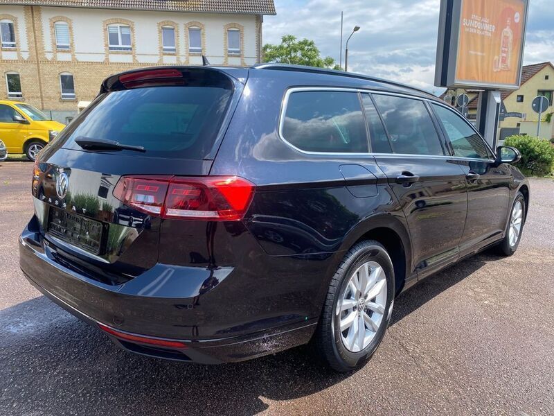 Gebraucht VW Passat Business 150 PS (110 kW) 2021 Blau Kombi