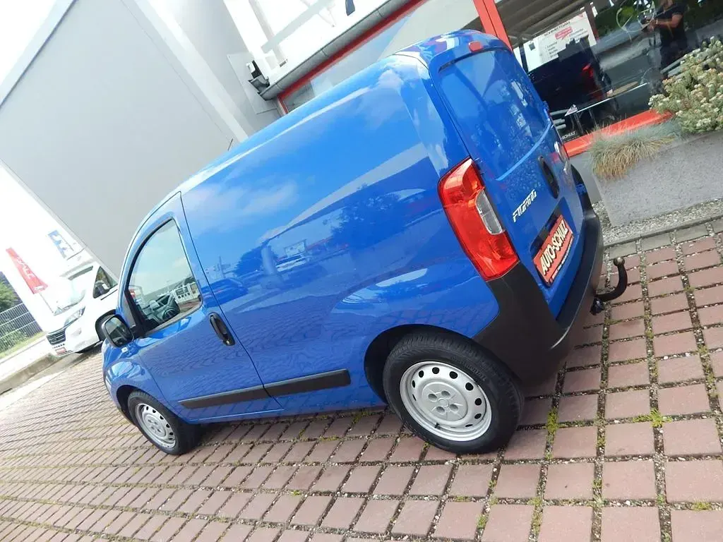 Gebraucht Fiat Fiorino Basis 77 PS (56 kW) 2017 Blau Van / Kleinbus