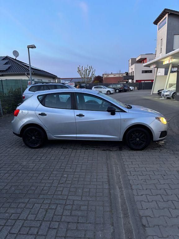 Gebraucht Seat Ibiza Reference 69 PS (50 kW) 2010 Silber Limousine