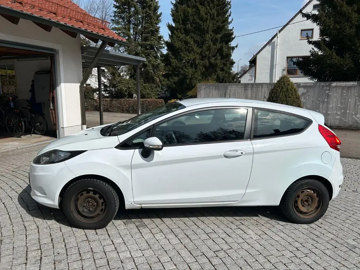 Gebraucht Ford Fiesta Trend 60 PS (44 kW) 2009 Weiß Limousine