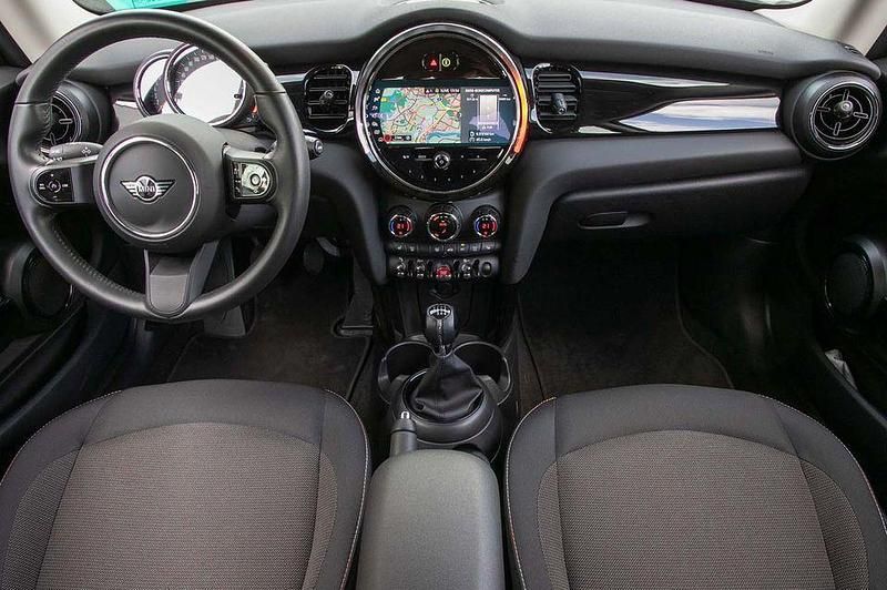 Gebraucht Mini Cooper Essential 136 PS (100 kW) 2023 Silber Kleinwagen