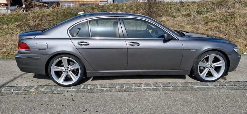 Gebraucht BMW 750 367 PS (269 kW) 2007 Grau Limousine