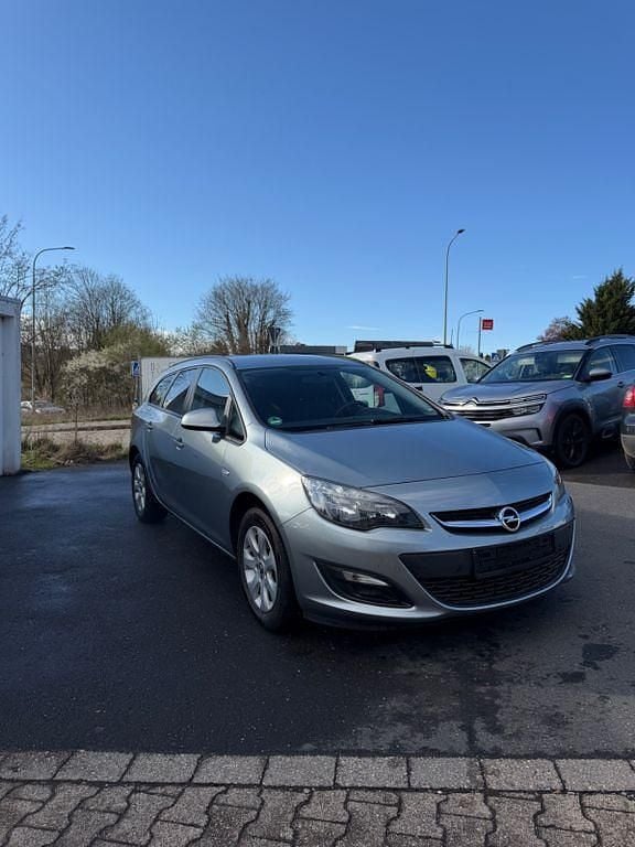 Gebraucht Opel Astra Energy 110 PS (80 kW) 2014 Silber Limousine