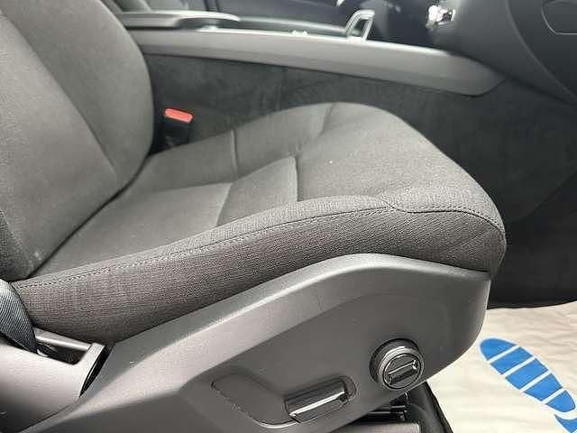 Gebraucht Volvo XC60 Momentum 197 PS (144 kW) 2022 Rot metallic SUV