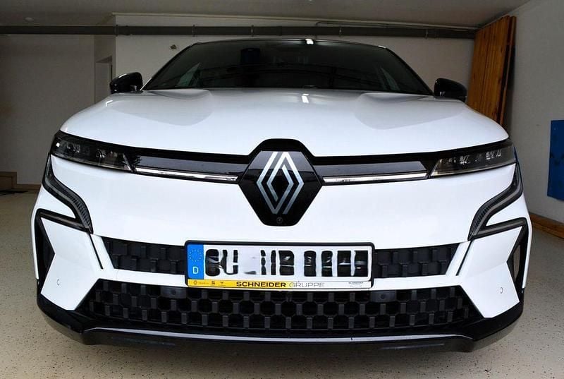 Gebraucht Renault Megane E-Tech Iconic 160 kW (218 PS) 2022 Weiß Limousine
