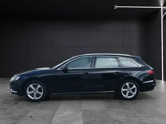 Gebraucht Audi A4 Advanced 190 PS (139 kW) 2020 Mythosschwarz metallic Kombi
