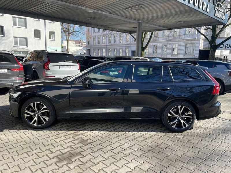 Gebraucht Volvo V60 Plus 197 PS (144 kW) 2025 Schwarz Kombi