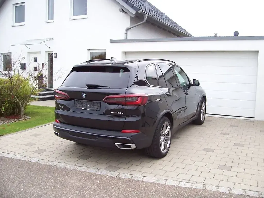 Gebraucht BMW X5 394 PS (289 kW) 2022 Saphirschwarzmetallic SUV
