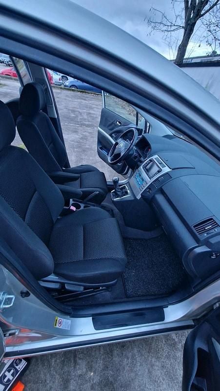 Gebraucht Toyota Corolla Verso 129 PS (94 kW) 2008 Silber Van / Kleinbus