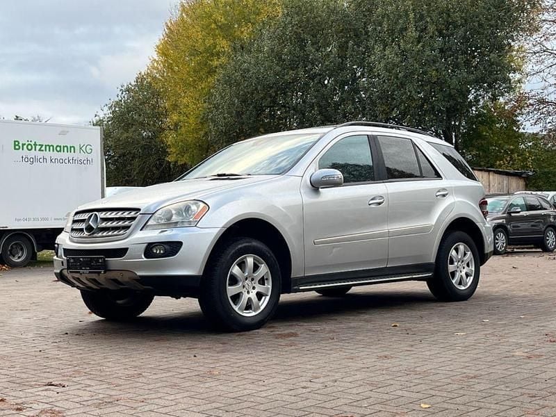 Silber Gebraucht 2007 Mercedes ML320 SUV | 4.900 € (Superpreis) - Bild 1/4