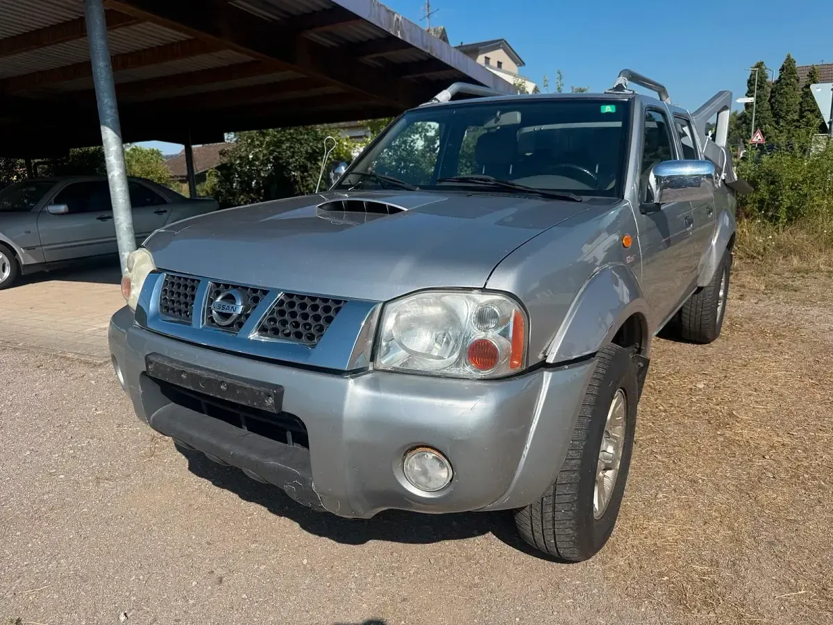 Gebraucht Nissan Navara 133 PS (97 kW) 2004 Grau Pickup
