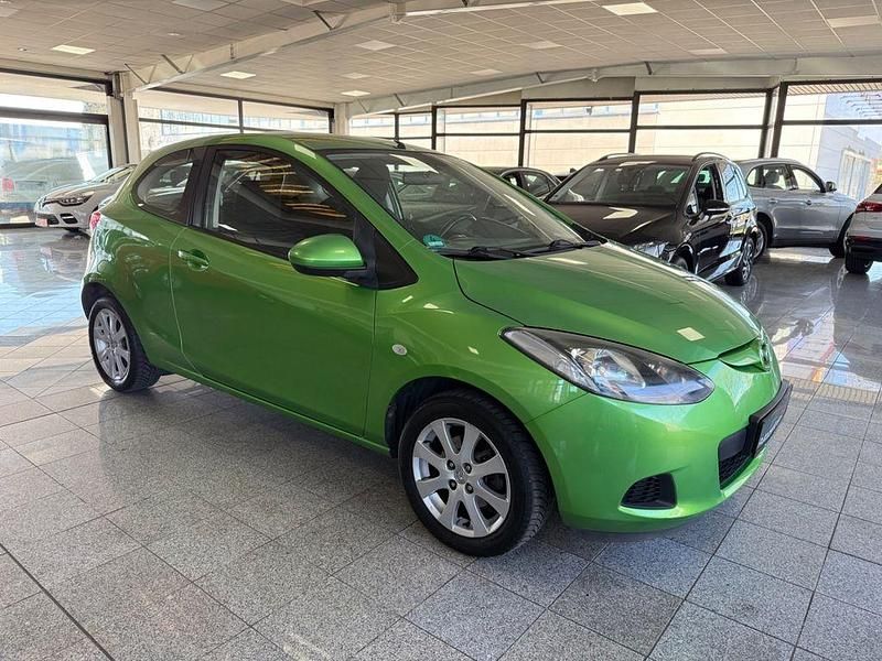 Gebraucht Mazda 2 Inclusive 75 PS (55 kW) 2010 Grün Kleinwagen
