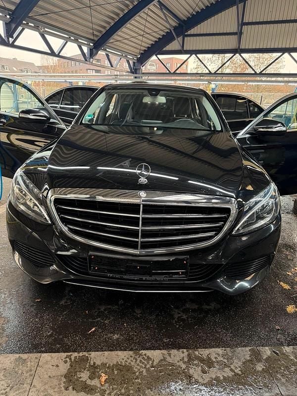 Schwarz Gebraucht 2015 Mercedes C220 Limousine | 12.000 € - Bild 1/4