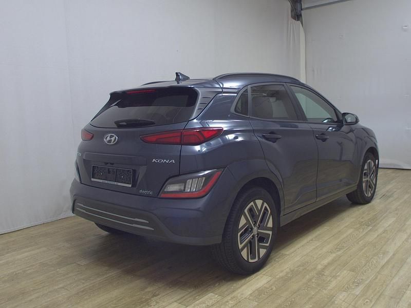 Gebraucht Hyundai Kona Trend 100 kW (136 PS) 2022 Teal blue / met SUV