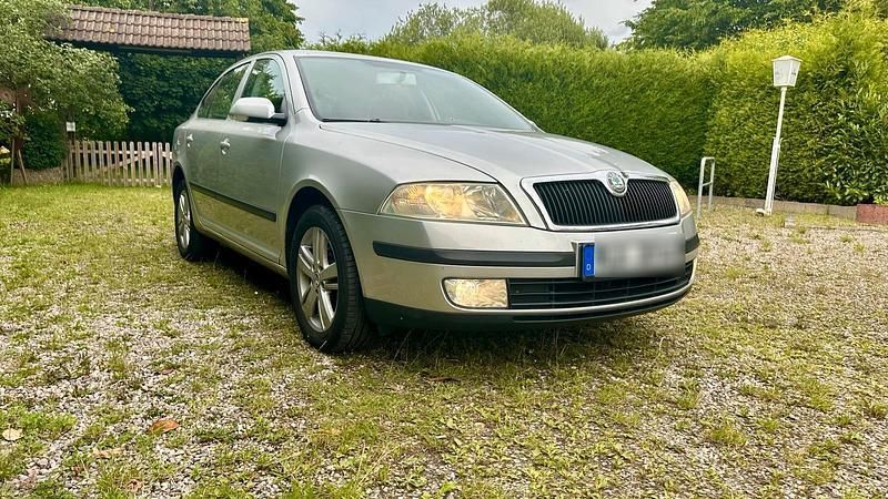 Grau Gebraucht 2005 Skoda Octavia Limousine | 1.999 € (Fairer Preis) - Bild 1/4