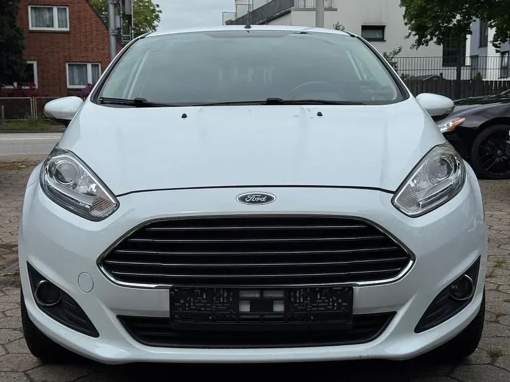 Używany Ford Fiesta Titanium 125 KM (91 kW) 2017 Biały Hatchback