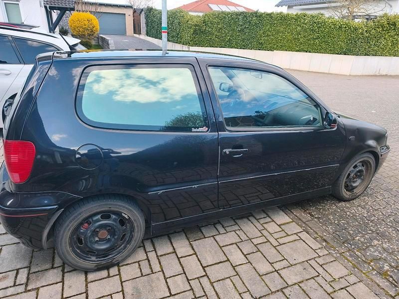 Second-hand VW Polo 75 CP (55 kW) 2001 Negru Hatchback