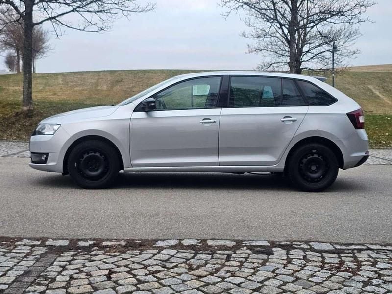 Gebraucht Skoda Rapid Emotion Plus 110 PS (80 kW) 2016 Brilliantsilber Kleinwagen