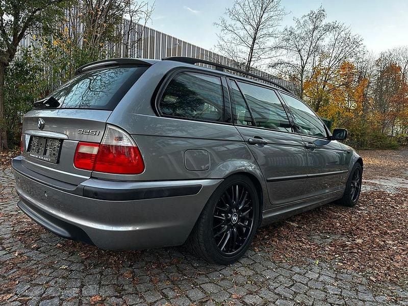 Grau Gebraucht 2004 BMW 325 M Sport Kombi | 5.450 € (Fairer Preis) - Bild 1/4