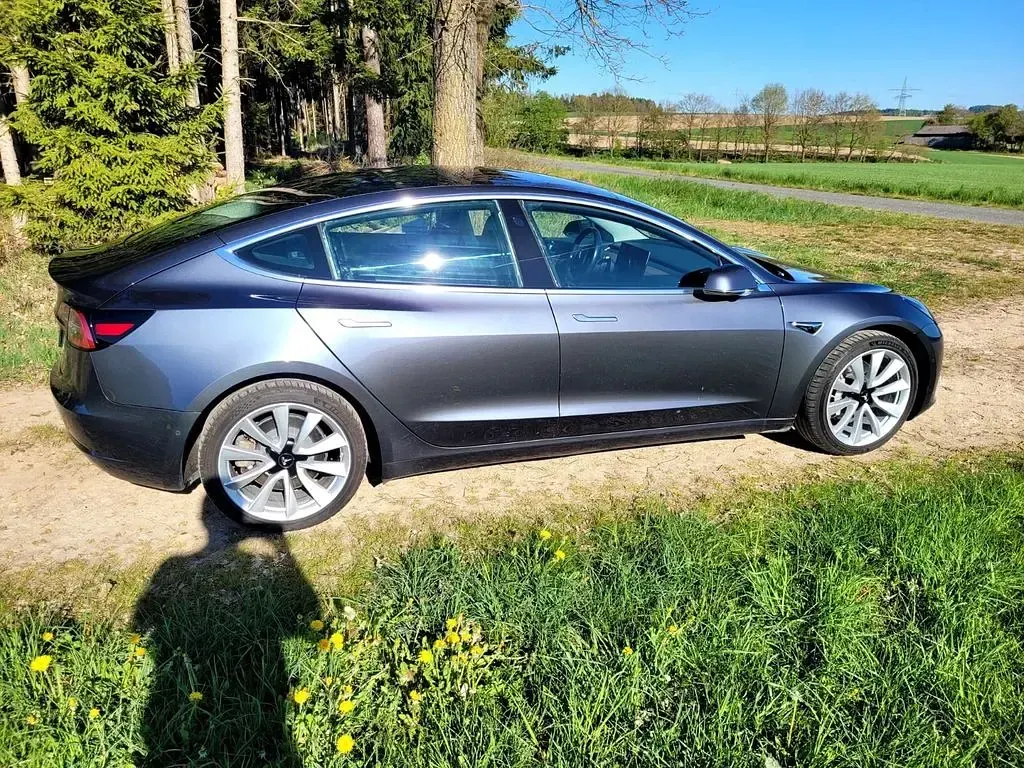 Second-hand Tesla Model 3 324 kW (441 CP) 2019 Gri Berlinǎ
