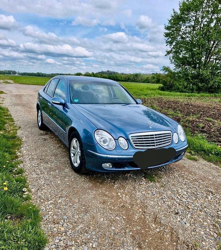 Blau Gebraucht 2003 Mercedes E200 Elegance Limousine | 3.200 € (Guter Preis) - Bild 1/4